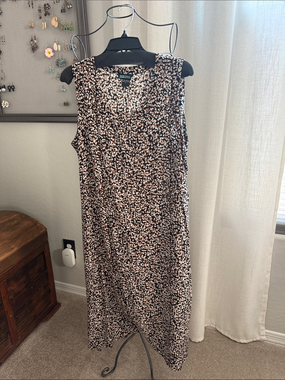 Wondrous Art Wear Sleeveless Art Print Midi Dress — Black and Cream